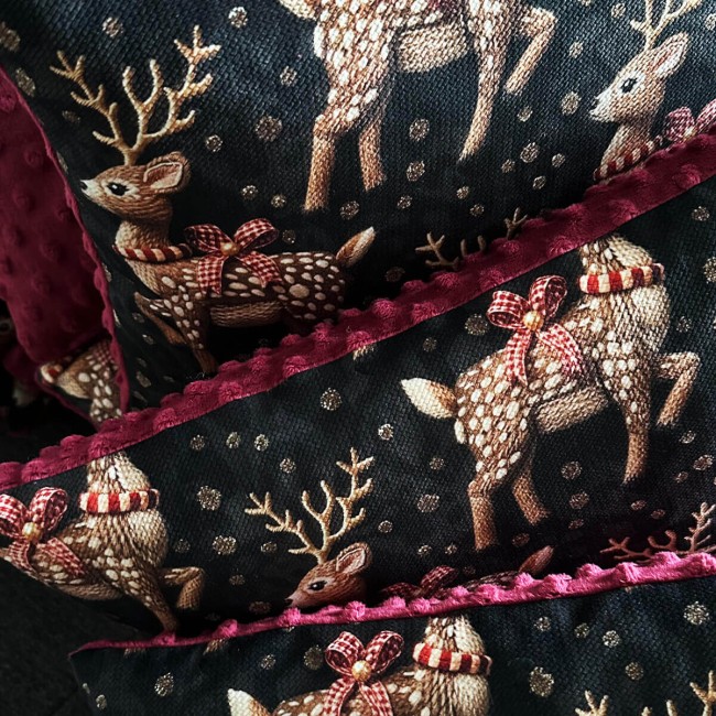 Poduszka w renifery dla psa.