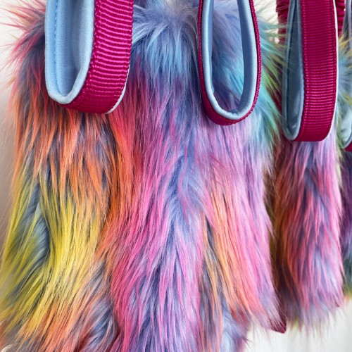 Szarpak krótki dla psa fuksja z tęczowym futerkiem